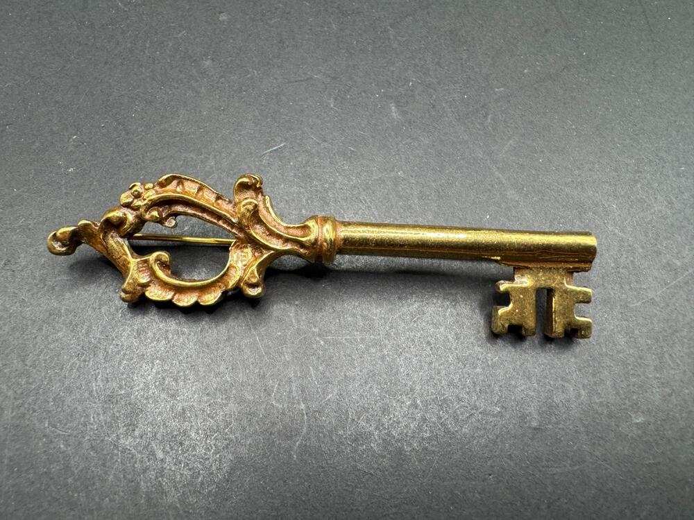 Vintage 1960s Robert Zentall Gold Tone Ornate Key To The City Brooch Pin